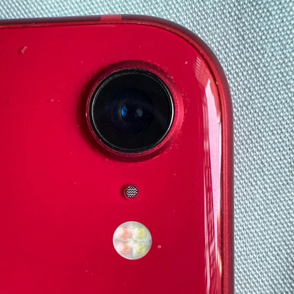 Apple iPhone SE, 64 GB RED, cell phone - Picture 6 of 12